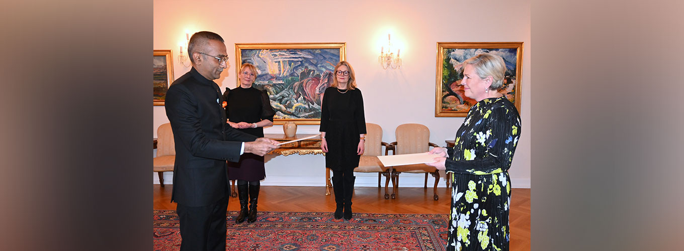 Ambassador R. Ravindra presented his credentials to H.E. Halla Tómasdóttir, President of Iceland, in a ceremony at Bessastaðir, Reykjavik on 27 November, 2024.








